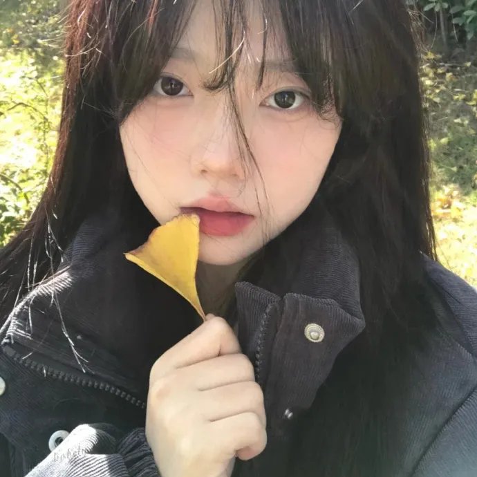 为了受伤的右眼